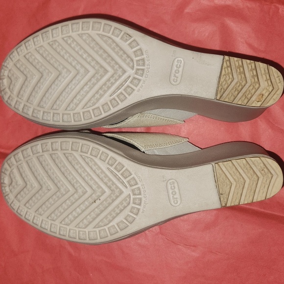 Crocs Leigh II Cross Strap Wedge Sandals - Picture 4 of 4
